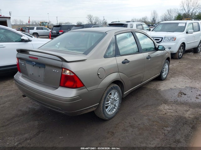 2005 FORD FOCUS 1FAFP34N15W262326 Photo 3