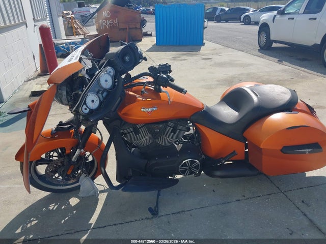 44712560 :رقم المزاد ، 5VPXDAAA5H3057600 vin ، 2017 Victory Motorcycles Cross Country مزاد بيع