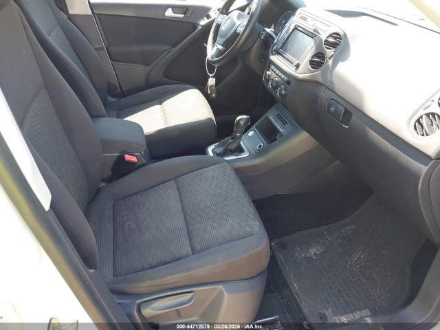 2017 Volkswagen Tiguan 2.0t/2.0t S მანქანა იყიდება აუქციონზე, vin: WVGAV7AXXHK042682, აუქციონის ნომერი: 44712579
