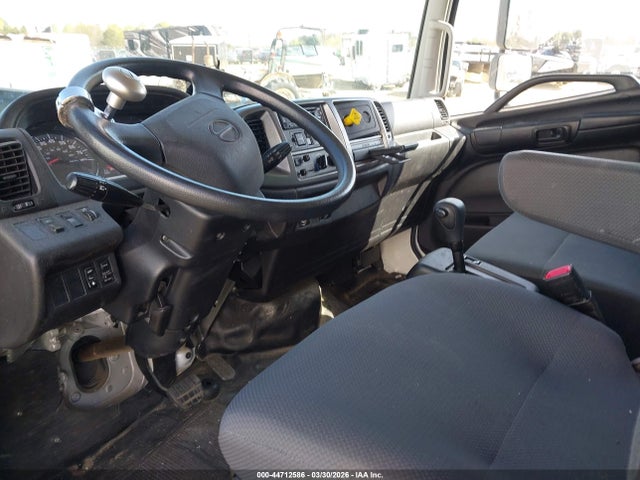 44712586 :رقم المزاد ، 5PVNJ8JV9L5S79631 vin ، 2020 Hino 258/268 مزاد بيع