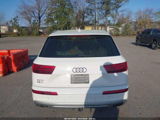 Audi Q7 55 Premium 2019 WA1LAAF77KD012804 Image 17