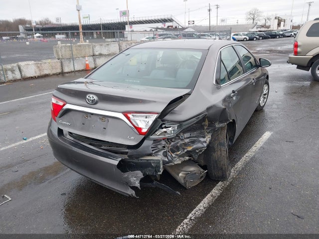 44712764 :رقم المزاد ، 4T1BF1FK1HU276919 vin ، 2017 Toyota Camry Le مزاد بيع