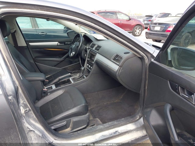 2012 Volkswagen Passat 2.5l Se მანქანა იყიდება აუქციონზე, vin: 1VWBH7A31CC018476, აუქციონის ნომერი: 44712785