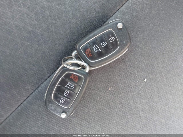 KM8J23A46JU684592 Hyundai TUCSON SE