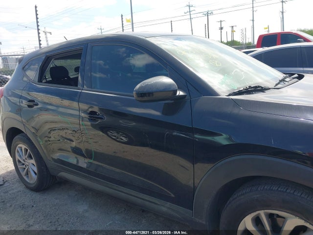 KM8J23A46JU684592 Hyundai TUCSON SE