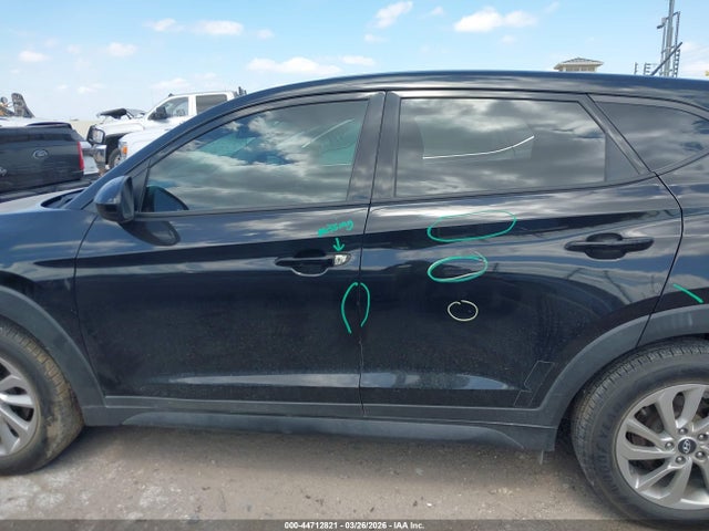 KM8J23A46JU684592 Hyundai TUCSON SE