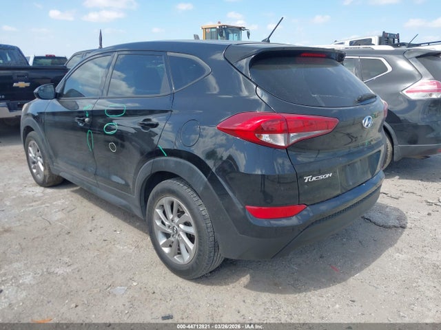 KM8J23A46JU684592 Hyundai TUCSON SE