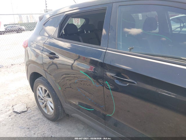 KM8J23A46JU684592 Hyundai TUCSON SE