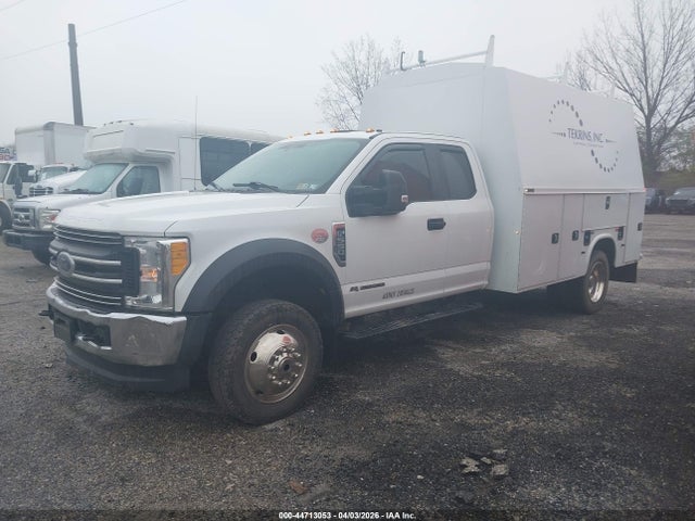 Ford F-550 Chassis Xl 2017 1FD0X5HT0HEF23228 Image 2