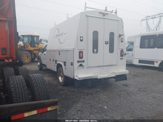 Ford F-550 Chassis Xl 2017 1FD0X5HT0HEF23228 Image 3