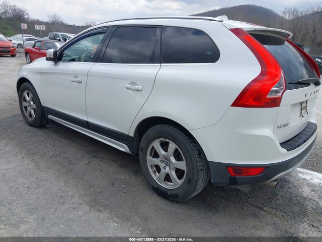 2011 VOLVO XC60 YV4952DZ8B2152514 Photo 2