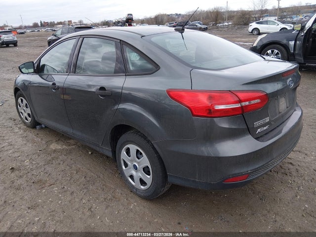 Ford FOCUS S 2017 1FADP3E25HL218315 Image 3
