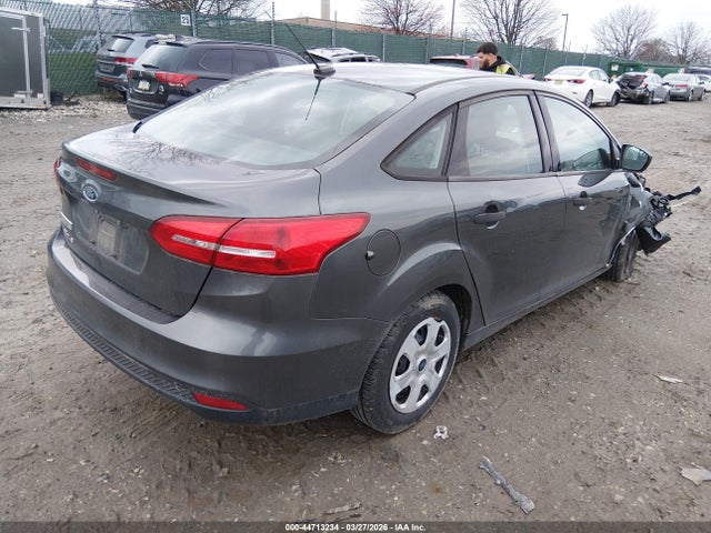 Ford FOCUS S 2017 1FADP3E25HL218315 Image 4