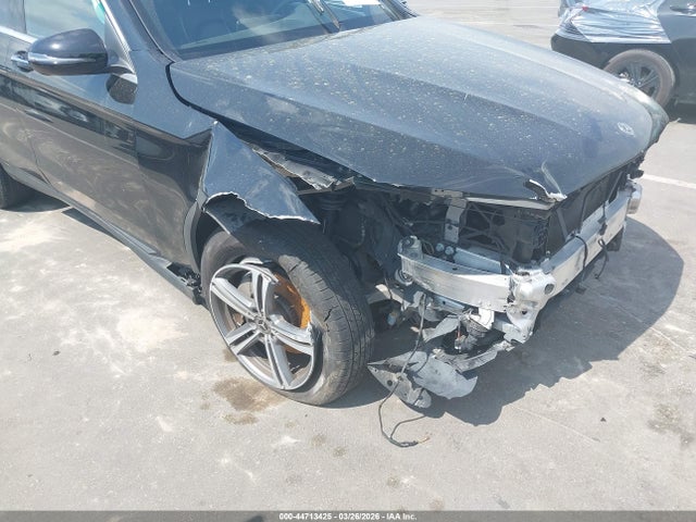 44713425 :رقم المزاد ، W1N0G8DB6LF858556 vin ، 2020 Mercedes-benz Glc 300 مزاد بيع