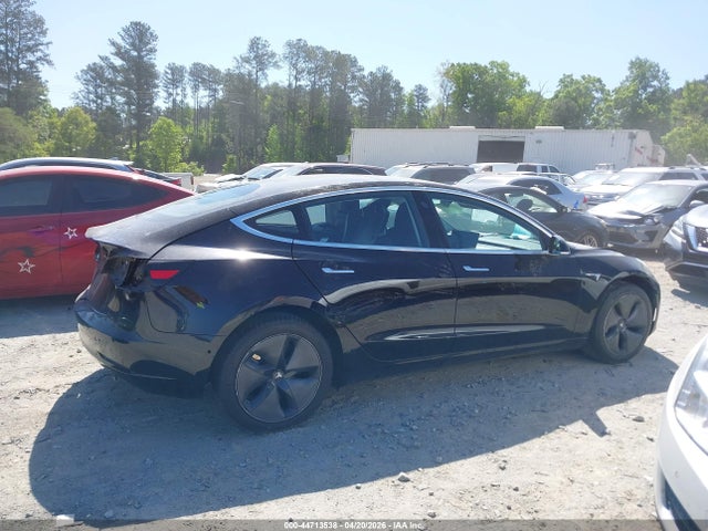 44713538 :رقم المزاد ، 5YJ3E1EA2JF151835 vin ، 2018 Tesla Model 3 Long Range/mid Range مزاد بيع