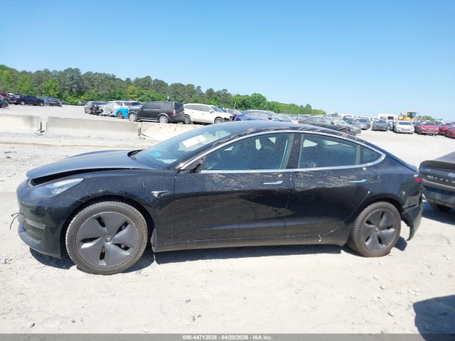 44713538 :رقم المزاد ، 5YJ3E1EA2JF151835 vin ، 2018 Tesla Model 3 Long Range/mid Range مزاد بيع