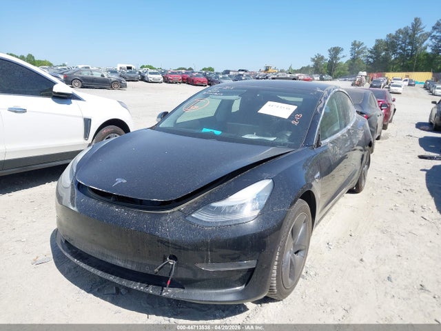 44713538 :رقم المزاد ، 5YJ3E1EA2JF151835 vin ، 2018 Tesla Model 3 Long Range/mid Range مزاد بيع