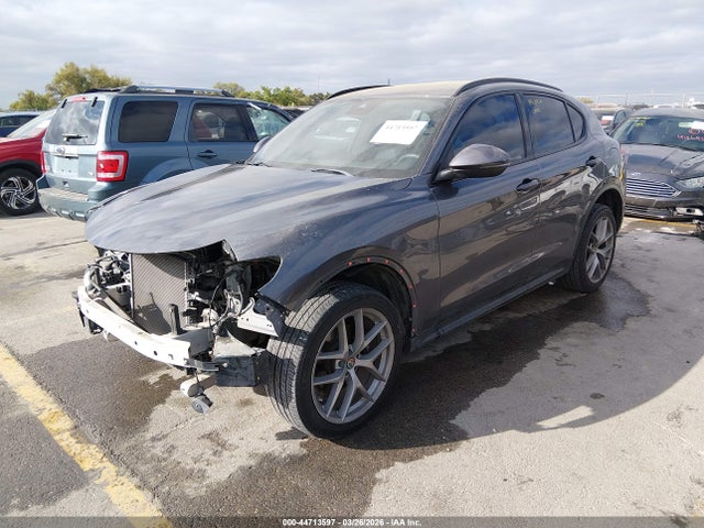 44713597 :رقم المزاد ، ZASFAKNN5J7B81765 vin ، 2018 Alfa Romeo Stelvio Ti Sport Awd مزاد بيع