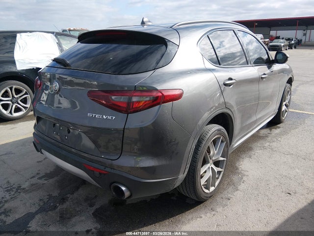 44713597 :رقم المزاد ، ZASFAKNN5J7B81765 vin ، 2018 Alfa Romeo Stelvio Ti Sport Awd مزاد بيع