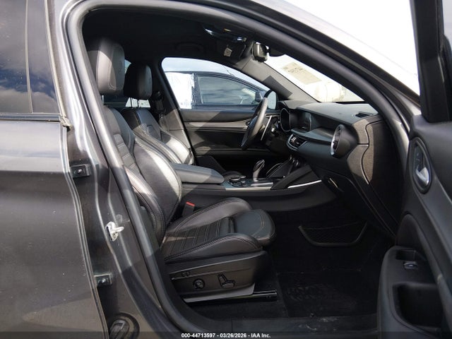 44713597 :رقم المزاد ، ZASFAKNN5J7B81765 vin ، 2018 Alfa Romeo Stelvio Ti Sport Awd مزاد بيع