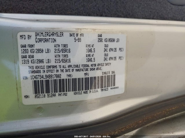 44713617 :رقم المزاد ، 1C4GT54L9XB917802 vin ، 1999 Chrysler Town & Country Lx مزاد بيع