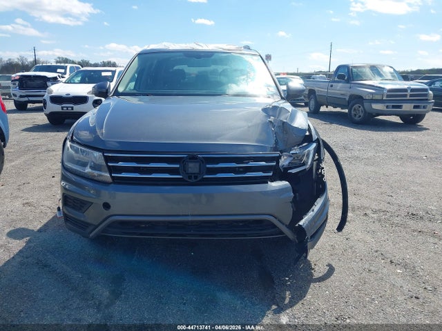 2018 Volkswagen Tiguan 2.0t Se/2.0t Sel მანქანა იყიდება აუქციონზე, vin: 3VV2B7AX8JM113668, აუქციონის ნომერი: 44713741