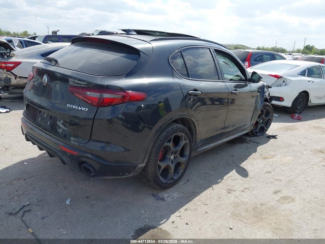 Продажа на аукционе авто 2023 Alfa Romeo Stelvio Veloce Awd, vin: ZASPAKBN8P7D64773, номер лота: 44713934