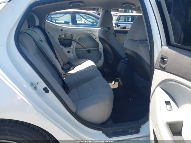 Auction sale of the 2015 Kia Optima Lx, vin: 5XXGM4A75FG352326, lot number: 44713998
