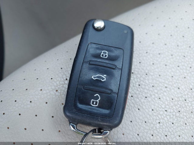 2014 Volkswagen Jetta 1.8t Se მანქანა იყიდება აუქციონზე, vin: 3VWD17AJ9EM390113, აუქციონის ნომერი: 44714026