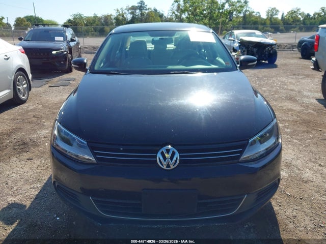 2014 Volkswagen Jetta 1.8t Se მანქანა იყიდება აუქციონზე, vin: 3VWD17AJ9EM390113, აუქციონის ნომერი: 44714026