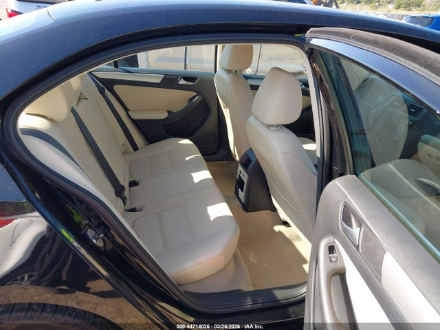 2014 Volkswagen Jetta 1.8t Se მანქანა იყიდება აუქციონზე, vin: 3VWD17AJ9EM390113, აუქციონის ნომერი: 44714026