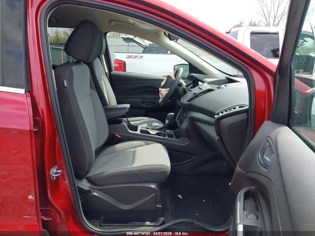 44714102 :رقم المزاد ، 1FMCU0GD1HUD50067 vin ، 2017 Ford Escape Se مزاد بيع