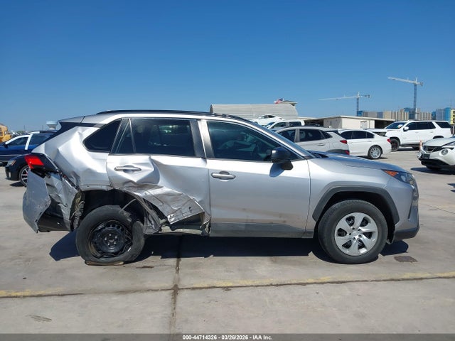 2T3H1RFV3MC105996 Toyota RAV4 LE