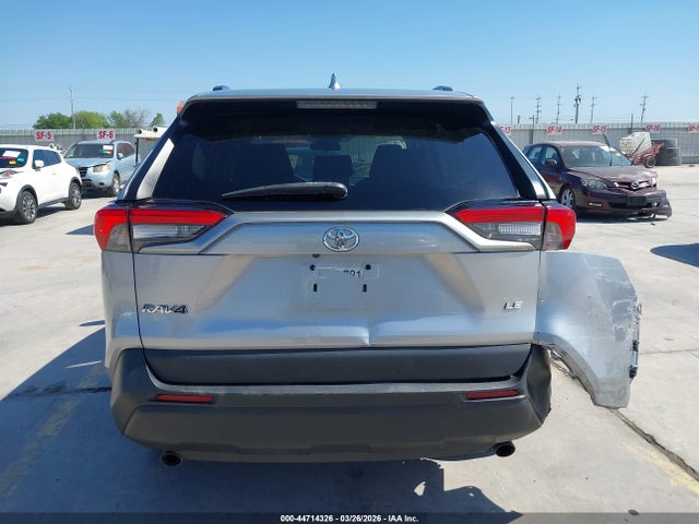2T3H1RFV3MC105996 Toyota RAV4 LE