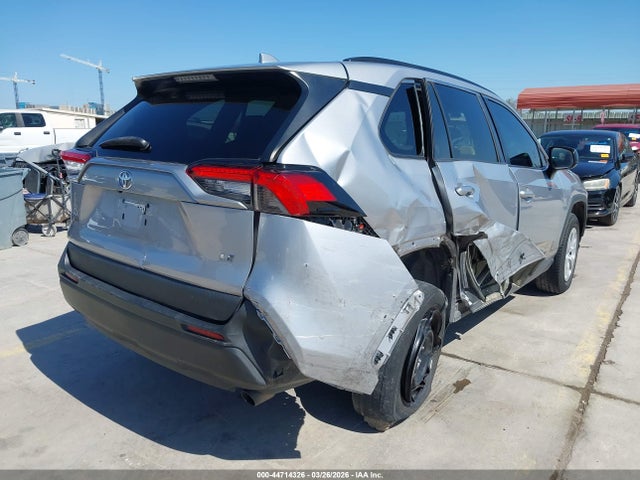 2T3H1RFV3MC105996 Toyota RAV4 LE