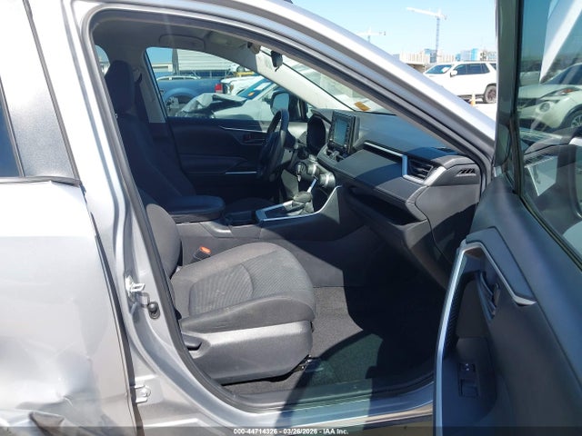 2T3H1RFV3MC105996 Toyota RAV4 LE