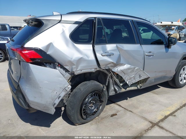 2T3H1RFV3MC105996 Toyota RAV4 LE