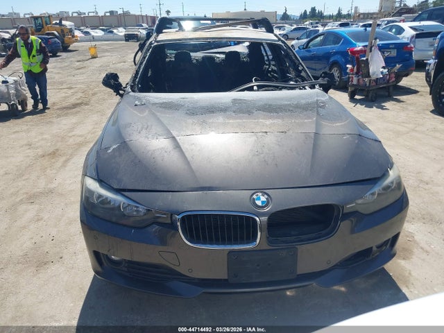 44714492 :رقم المزاد ، WBA3B1C55EP678517 vin ، 2014 Bmw 320i مزاد بيع