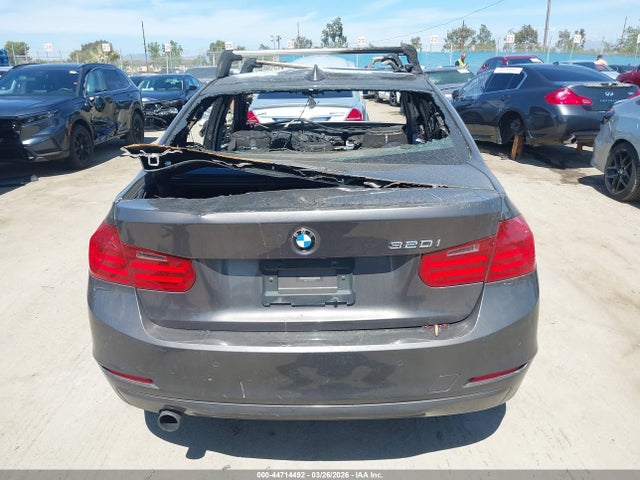 44714492 :رقم المزاد ، WBA3B1C55EP678517 vin ، 2014 Bmw 320i مزاد بيع