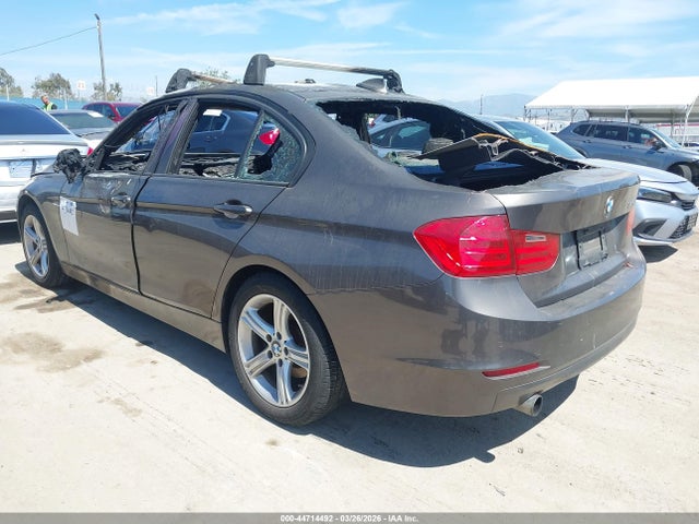 44714492 :رقم المزاد ، WBA3B1C55EP678517 vin ، 2014 Bmw 320i مزاد بيع