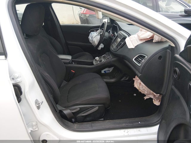 Продажа на аукционе авто 2015 Chrysler 200 Limited, vin: 1C3CCCABXFN637077, номер лота: 44714686