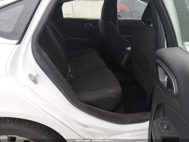 Продажа на аукционе авто 2015 Chrysler 200 Limited, vin: 1C3CCCABXFN637077, номер лота: 44714686