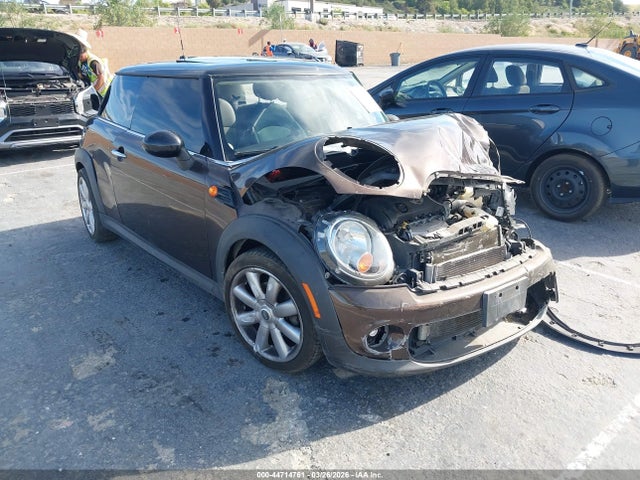 2011 MINI COOPER WMWSU3C59BTX97112