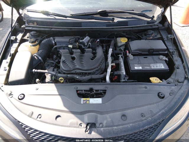 44714832 :رقم المزاد ، 1C3CCCDG5FN618072 vin ، 2015 Chrysler 200 S مزاد بيع