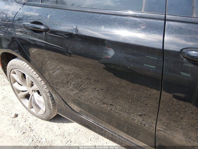 44714832 :رقم المزاد ، 1C3CCCDG5FN618072 vin ، 2015 Chrysler 200 S مزاد بيع