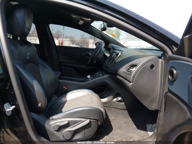 44714832 :رقم المزاد ، 1C3CCCDG5FN618072 vin ، 2015 Chrysler 200 S مزاد بيع