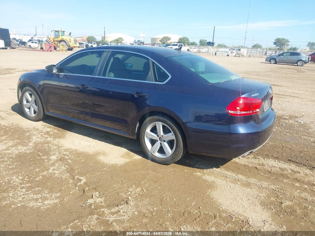 2013 VOLKSWAGEN PASSAT 1VWBH7A39DC041229 Photo 2