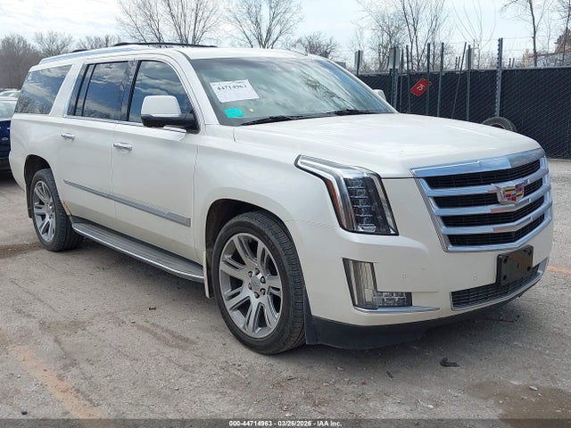 44714963 :رقم المزاد ، 1GYS4SKJ9FR555624 vin ، 2015 Cadillac Escalade Esv Luxury مزاد بيع