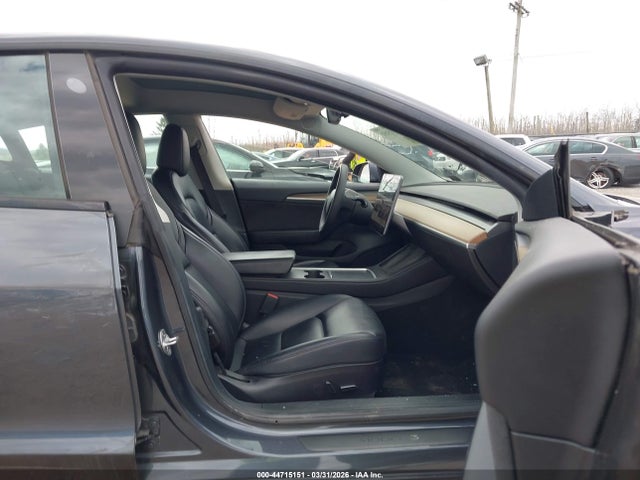 44715151 :رقم المزاد ، 5YJ3E1EB9NF183339 vin ، 2022 Tesla Model 3 Long Range Dual Motor All-wheel Drive مزاد بيع