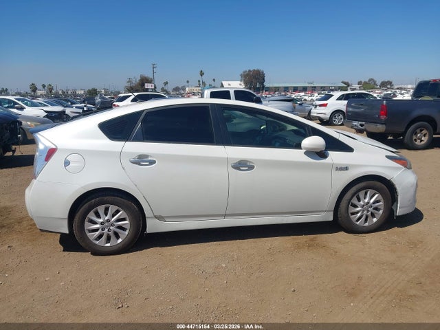 Toyota PRIUS PLUG-IN 2014 JTDKN3DP8E3063839 Image 13